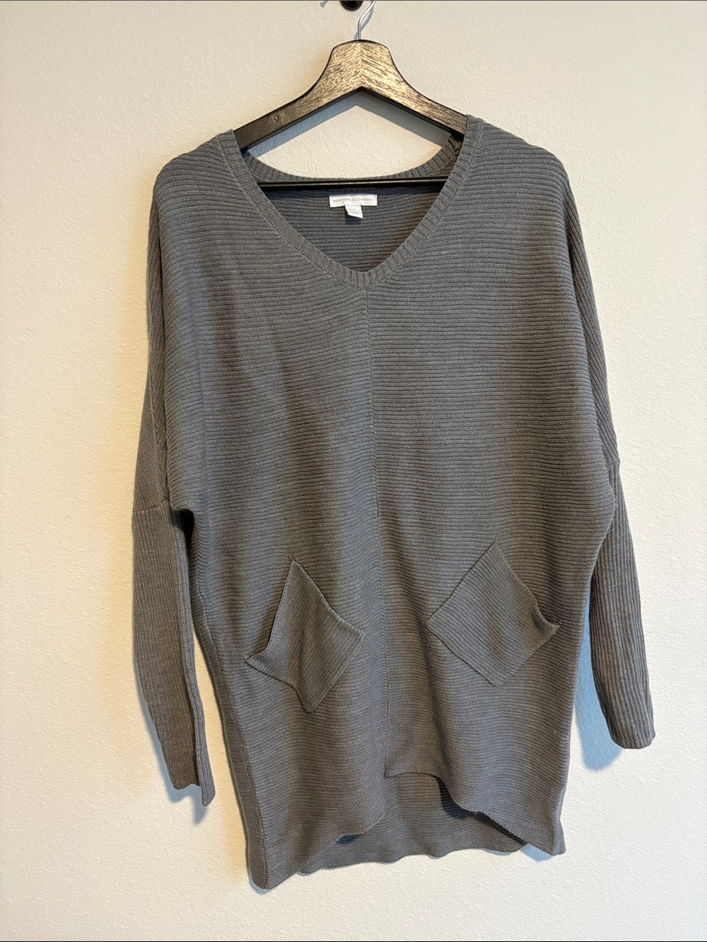 New York & Company Gray V-Neck Ribbed Pocket Sweater